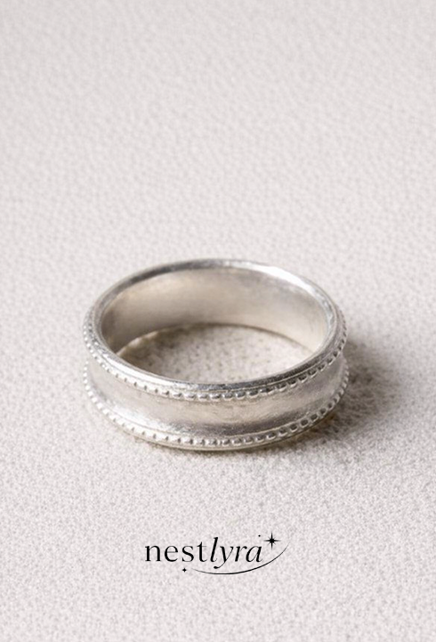 Vintage Court Plain Band Ring