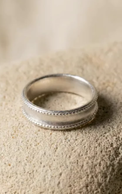 Vintage Court Plain Band Ring