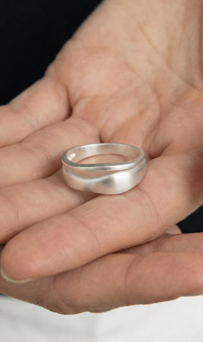 Layered Minimal Dual Band Ring