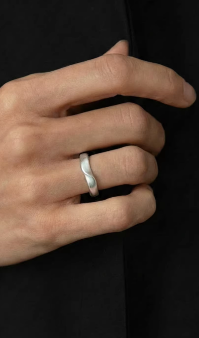 Mobius Twist Vintage Ring